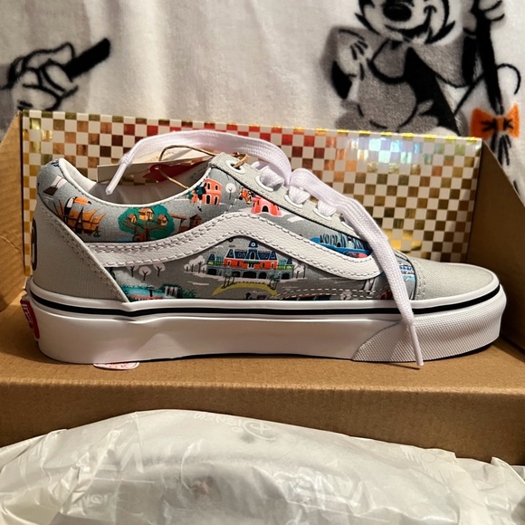 NWT never worn. I bought the wrong size. Thought they were a  Mens 5.5. NOPE! :( - Picture 5 of 6